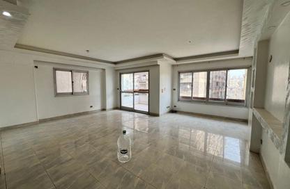 شقة - 3 غرف نوم - 2 حمامات للبيع في شارع شهاب - المهندسين - الجيزة
