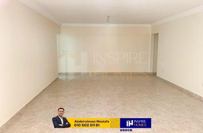 Apartment - 3 Bedrooms - 3 Bathrooms for rent in Green Towers - Smouha - Hay Sharq - Alexandria