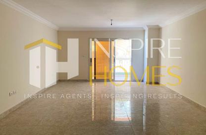 Apartment - 3 Bedrooms - 3 Bathrooms for rent in Green Towers - Smouha - Hay Sharq - Alexandria