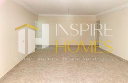 Apartment - 3 Bedrooms - 3 Bathrooms for rent in Green Towers - Smouha - Hay Sharq - Alexandria