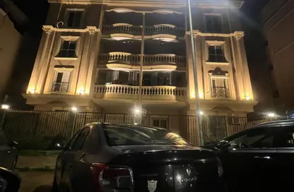 شقة - 3 غرف نوم - 2 حمامات للبيع في المجاورة الاولي - المنطقة الخامسة - مدينة الشروق - القاهرة