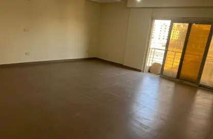 Apartment - 3 Bedrooms - 2 Bathrooms for rent in Mostashareen - North Investors Area - New Cairo City - Cairo