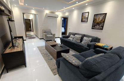 شقة - 2 غرف نوم - 2 حمامات للبيع في شارع شهاب - المهندسين - الجيزة