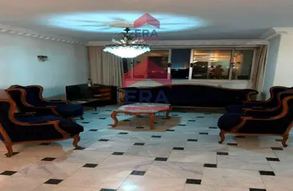 Apartment - 3 Bedrooms - 2 Bathrooms for rent in Hassan Assem St. - Zamalek - Cairo