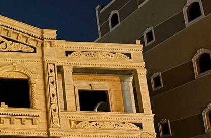 بناية كاملة - 3 غرف نوم - 2 حمامات للبيع في الحي الثالث عشر - الحي اليوناني - مدينة العاشر من رمضان - الشرقية