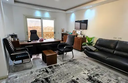 Office Space - 3 Bedrooms - 1 Bathroom for rent in 50th Street - Zahraa El Maadi - Hay El Maadi - Cairo