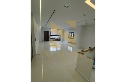 شقة - 3 غرف نوم - 3 حمامات للايجار في شارع البستان - الحي التاسع - الشيخ زايد - الجيزة