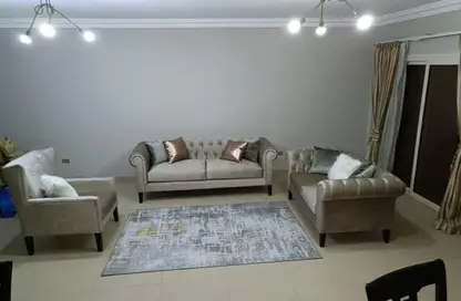 شقة - 3 غرف نوم - 3 حمامات للايجار في شارع محمد حسين محمود - المنطقة ه - حى جنوب الاكايمية - مدينة القاهرة الجديدة - القاهرة