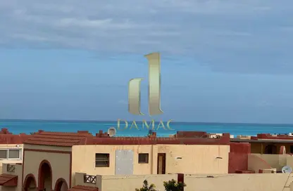 فيلا - 6 غرف نوم - 6 حمامات للبيع في بورتو بيرلا - قسم برج العرب - الساحل الشمالي