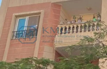 Apartment - 3 Bedrooms - 3 Bathrooms for sale in Al Shaimaa St. - Area F - Ganoob El Acadimia - New Cairo City - Cairo