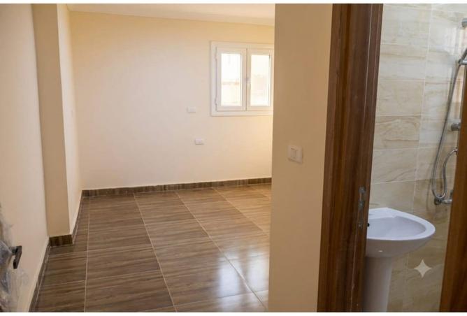 97727000 - Property Image 3