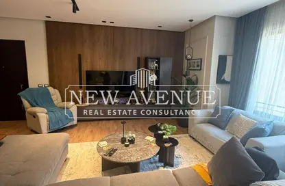 Apartment - 2 Bedrooms - 2 Bathrooms for sale in Palm Hills Village Gate - South Investors Area - New Cairo City - Cairo