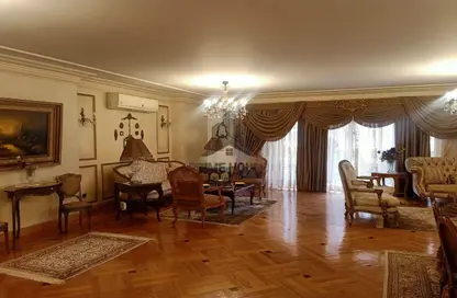 شقة - 4 غرف نوم - 3 حمامات للبيع في شارع قصر الصفا - زيزينيا - حي شرق - الاسكندرية