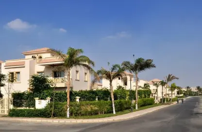 Villa - 5 Bedrooms - 4 Bathrooms for sale in Greens - 6th District - Sheikh Zayed City - Giza