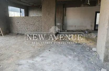 محل - استوديو - 2 حمامات للايجار في ان  90  بيزنس كومبلكس - شارع التسعين الشمالي - التجمع الخامس - مدينة القاهرة الجديدة - القاهرة