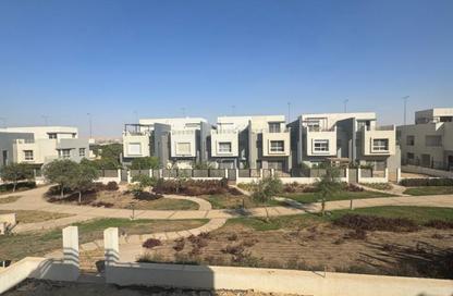 Townhouse - 4 - 3 for sale in Cluster 18 - Hyde Park - New Cairo City - Cairo