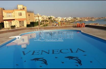 شاليه - 2 غرف نوم - 1 حمام للبيع في فينيسيا بنت السلطان - العين السخنة - السويس
