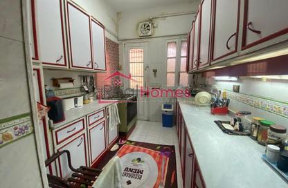Apartment - 4 Bedrooms - 3 Bathrooms for sale in Ahmed Heshmat St. - Zamalek - Cairo