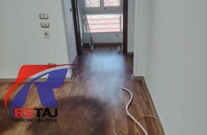 شقة - 2 غرف نوم - 1 حمام للايجار في شارع عبد الرحمن رشدي - ميدان سانت فاطيما - النزهة - القاهرة