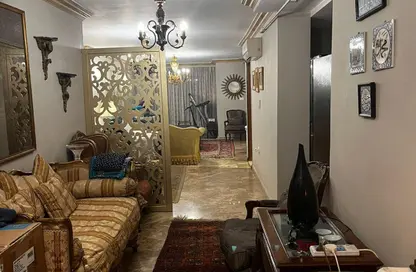 شقة - 3 غرف نوم - 2 حمامات للبيع في شارع مصدق - الدقي - الجيزة