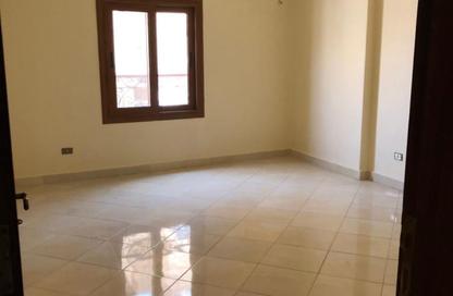 Apartment - 3 Bedrooms - 3 Bathrooms for rent in Area B - Ganoob El Acadimia - New Cairo City - Cairo