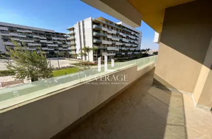 شقة - 2 غرف نوم - 2 حمامات للايجار في كمبوند البروج - كمبوندات الشروق - مدينة الشروق - القاهرة