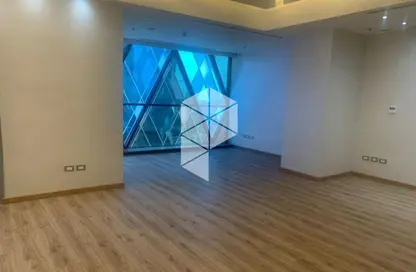 Office Space - 3 Bedrooms - 1 Bathroom for sale in Cairo Business Plaza - North Teseen St. - The 5th Settlement - New Cairo City - Cairo