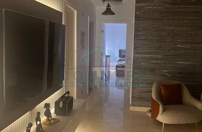 Apartment - 2 Bedrooms - 2 Bathrooms for sale in Palm Hills Village Gate - South Investors Area - New Cairo City - Cairo