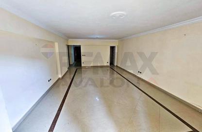 Apartment - 3 - 3 for sale in Khalil Mutran St. - Saba Basha - Hay Sharq - Alexandria