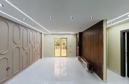 شقة - 3 غرف نوم - 2 حمامات للبيع في البوابة الاولي - خوفو - حدائق الاهرام - الجيزة