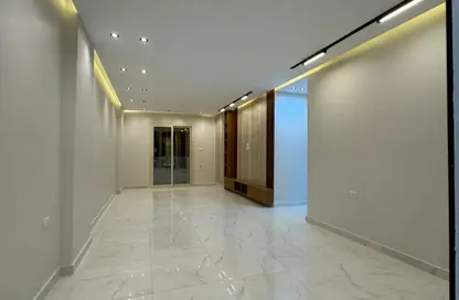 شقة - 3 غرف نوم - 2 حمامات للبيع في البوابة الرابعة - مينا - حدائق الاهرام - الجيزة