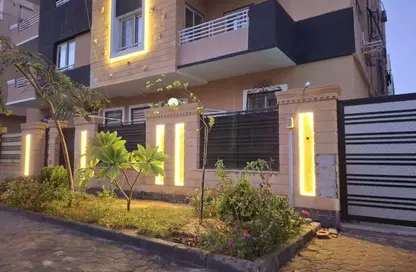 شقة - 3 غرف نوم - 2 حمامات للبيع في المجاورة الاولي - المنطقة الاولي - مدينة الشروق - القاهرة