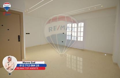 Apartment - 2 Bedrooms - 1 Bathroom for sale in Sidi Beshr - Hay Awal El Montazah - Alexandria