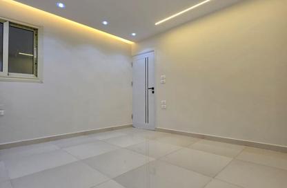 Apartment - 3 Bedrooms - 2 Bathrooms for sale in Gate 4 - Mena - Hadayek El Ahram - Giza