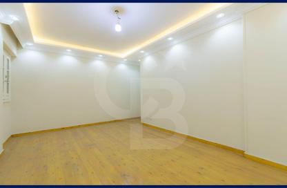Apartment - 3 Bedrooms - 2 Bathrooms for sale in Port Said St. - El Shatby - Hay Wasat - Alexandria