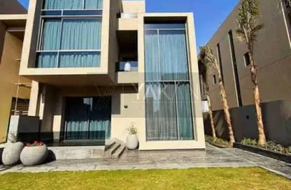 Villa - 5 Bedrooms - 6 Bathrooms for sale in The Waterway Villas - Ext North Inves Area - New Cairo City - Cairo