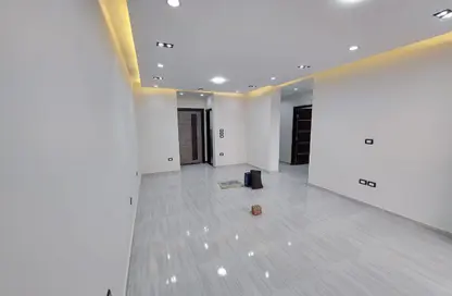 Office Space - 3 Bedrooms - 1 Bathroom for rent in Business Plaza - Ring Road - Zahraa El Maadi - Hay El Maadi - Cairo Office Space - 3 Bedrooms - 1 Bathroom for rent in Business Plaza - Ring Road - Zahraa El Maadi - Hay El Maadi - Cairo