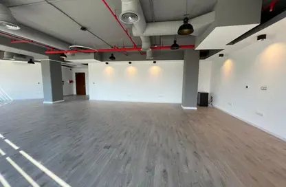 مساحات مكتبية - غرفة نوم - 1 حمام للبيع في بيفرلي هيلز - كمبوندات الشيخ زايد - الشيخ زايد - الجيزة