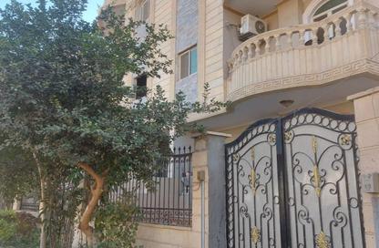 شقة - 3 غرف نوم - 2 حمامات للبيع في شارع الامام ابو حنيفة النعمان - الحي السادس - مدينة العبور - القليوبية