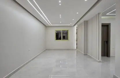 شقة - 3 غرف نوم - 2 حمامات للبيع في البوابة الاولي - خوفو - حدائق الاهرام - الجيزة