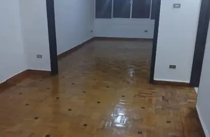 Apartment - 2 Bedrooms - 1 Bathroom for rent in Mohamed Farid St. - El Hegaz Square - El Nozha - Cairo