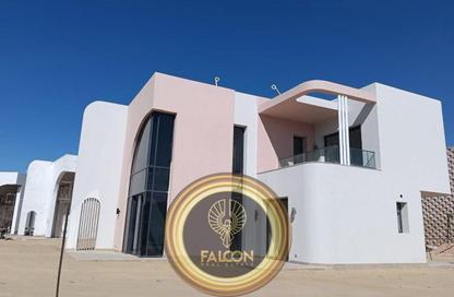 فيلا - 4 غرف نوم - 3 حمامات للبيع في سيزر - راس الحكمة - الساحل الشمالي