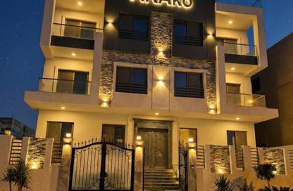 Apartment - 3 Bedrooms - 3 Bathrooms for sale in 2nd Neighborhood - 3rd District East - Shorouk City - Cairo