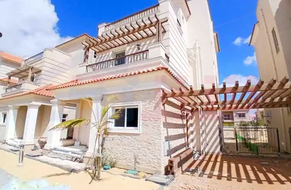 فيلا - 5 غرف نوم - 4 حمامات للبيع في سموحة - حي شرق - الاسكندرية