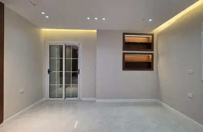 شقة - 3 غرف نوم - 2 حمامات للبيع في البوابة الاولي - خوفو - حدائق الاهرام - الجيزة