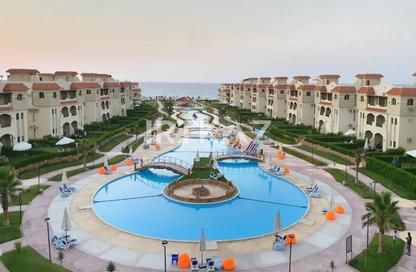 Chalet - 2 Bedrooms - 2 Bathrooms for sale in Lasirena Palm Beach - Al Ain Al Sokhna - Suez