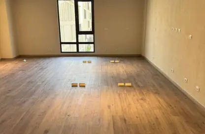 مساحات مكتبية - 3 غرف نوم - 1 حمام للايجار في ديستريكت 5 - كمبوندات التجمع الخامس - التجمع الخامس - مدينة القاهرة الجديدة - القاهرة