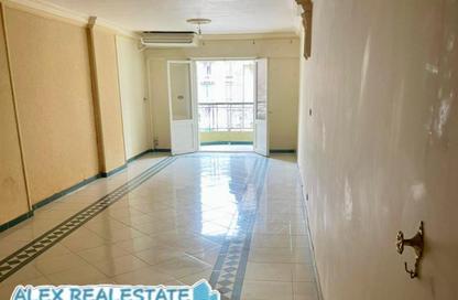 Apartment - 3 Bedrooms - 2 Bathrooms for rent in Al Geish Road - Cleopatra - Hay Sharq - Alexandria