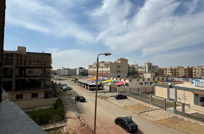 شقة - 3 غرف نوم - 2 حمامات للبيع في المجاورة الاولي - المنطقة الثامنة - مدينة الشروق - القاهرة