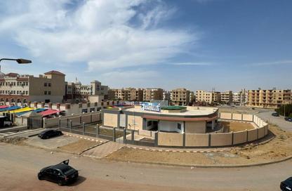 شقة - 3 غرف نوم - 2 حمامات للبيع في المجاورة الاولي - المنطقة الثامنة - مدينة الشروق - القاهرة